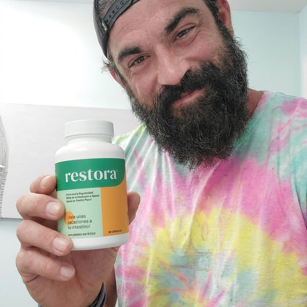 Martín con su frasco de Restora