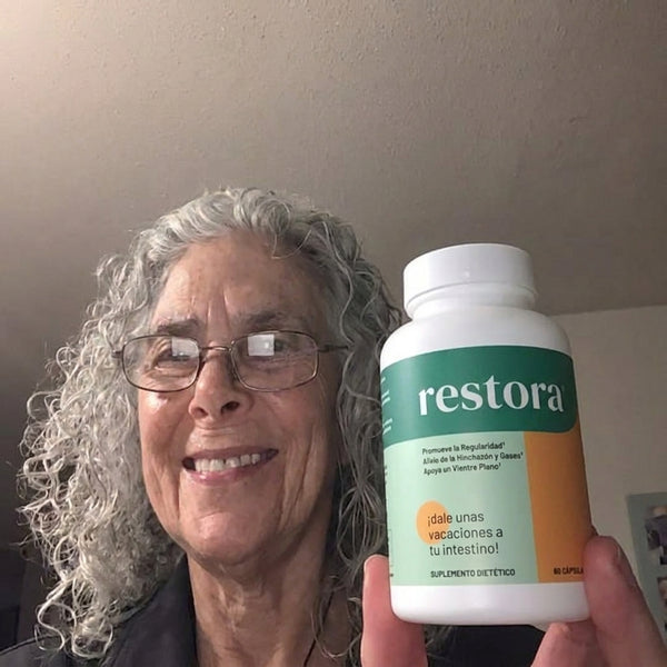 María con su frasco de Restora